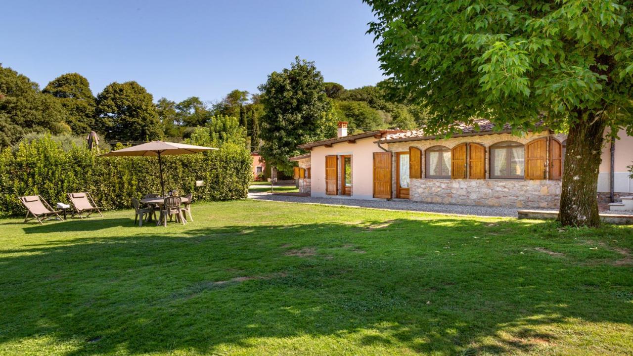 Il Cottage Di Patrizia Lucques Extérieur photo